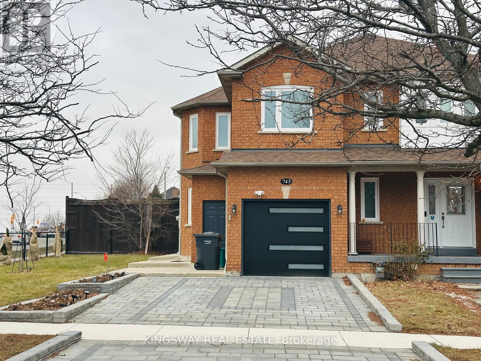 743 Mirage Place, Mississauga, Ontario  L5R 3Y2 - Photo 3 - W12692994