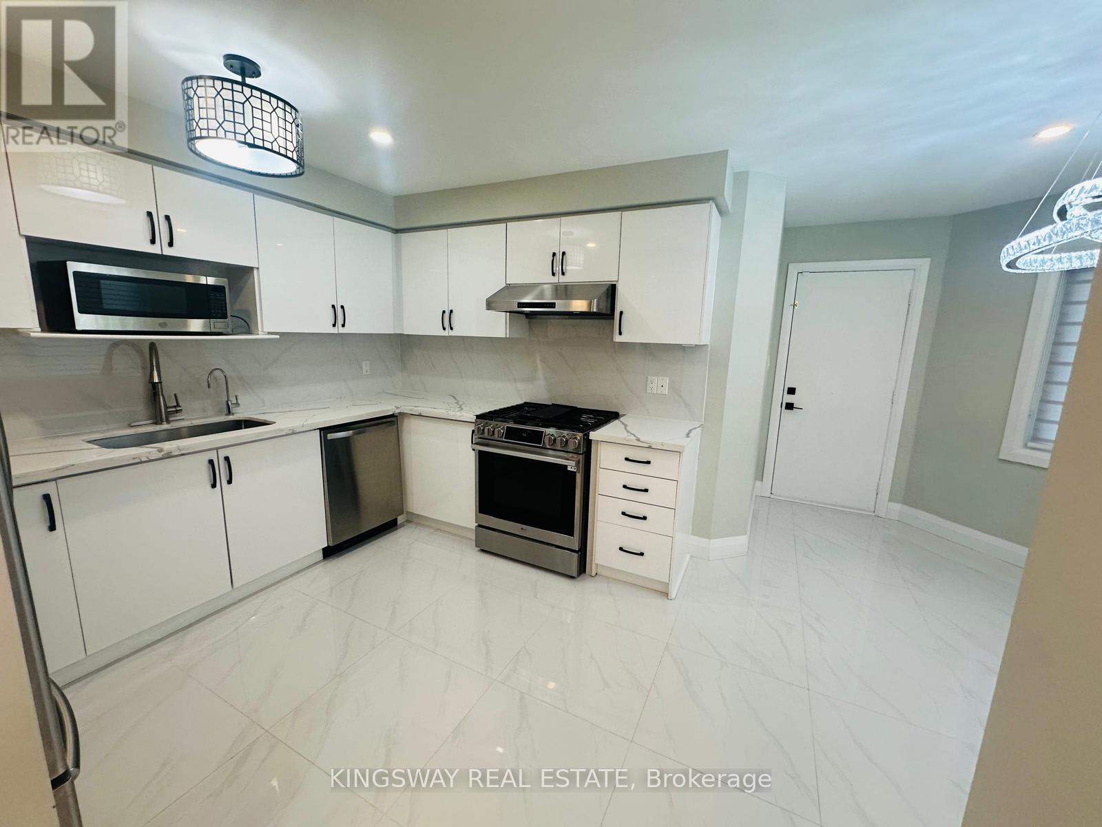 743 Mirage Place, Mississauga, Ontario  L5R 3Y2 - Photo 7 - W12692994