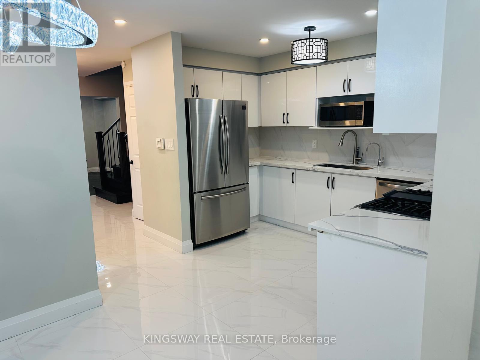 743 Mirage Place, Mississauga, Ontario  L5R 3Y2 - Photo 8 - W12692994