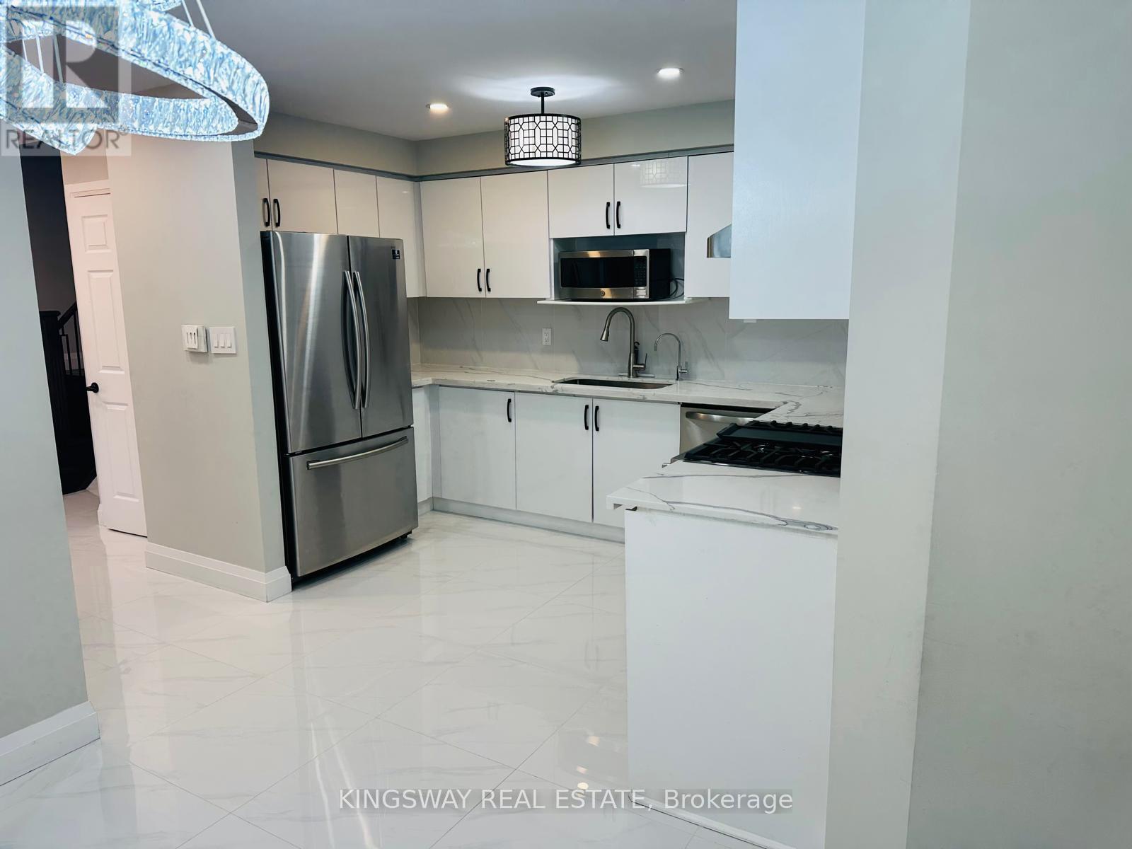 743 Mirage Place, Mississauga, Ontario  L5R 3Y2 - Photo 9 - W12692994