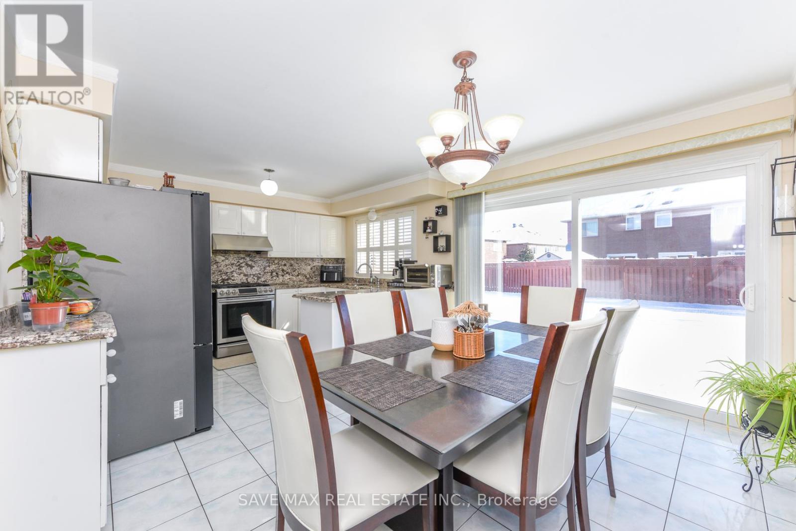 186 Mountainberry Road, Brampton, Ontario  L6R 2L2 - Photo 14 - W12693012