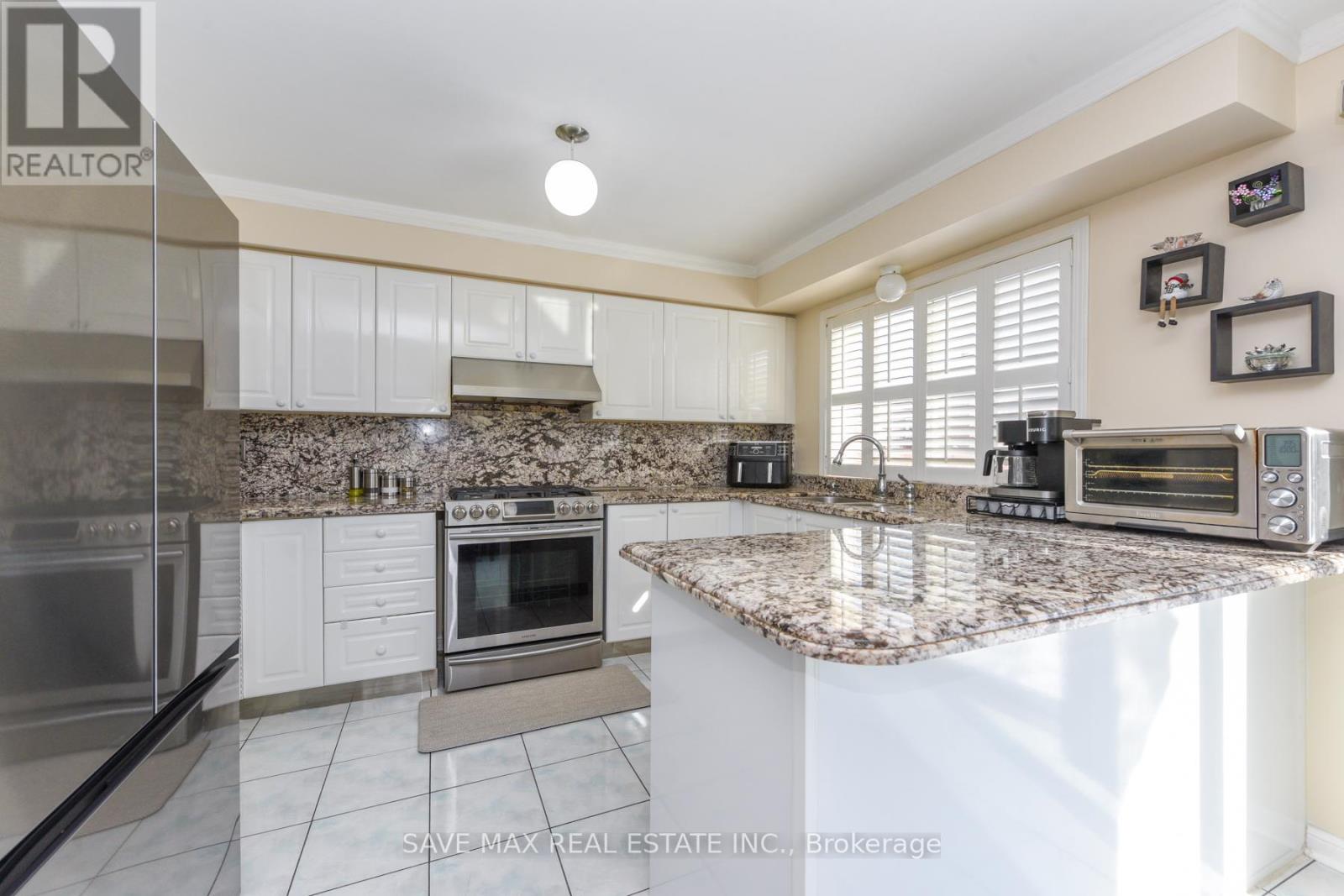 186 Mountainberry Road, Brampton, Ontario  L6R 2L2 - Photo 17 - W12693012