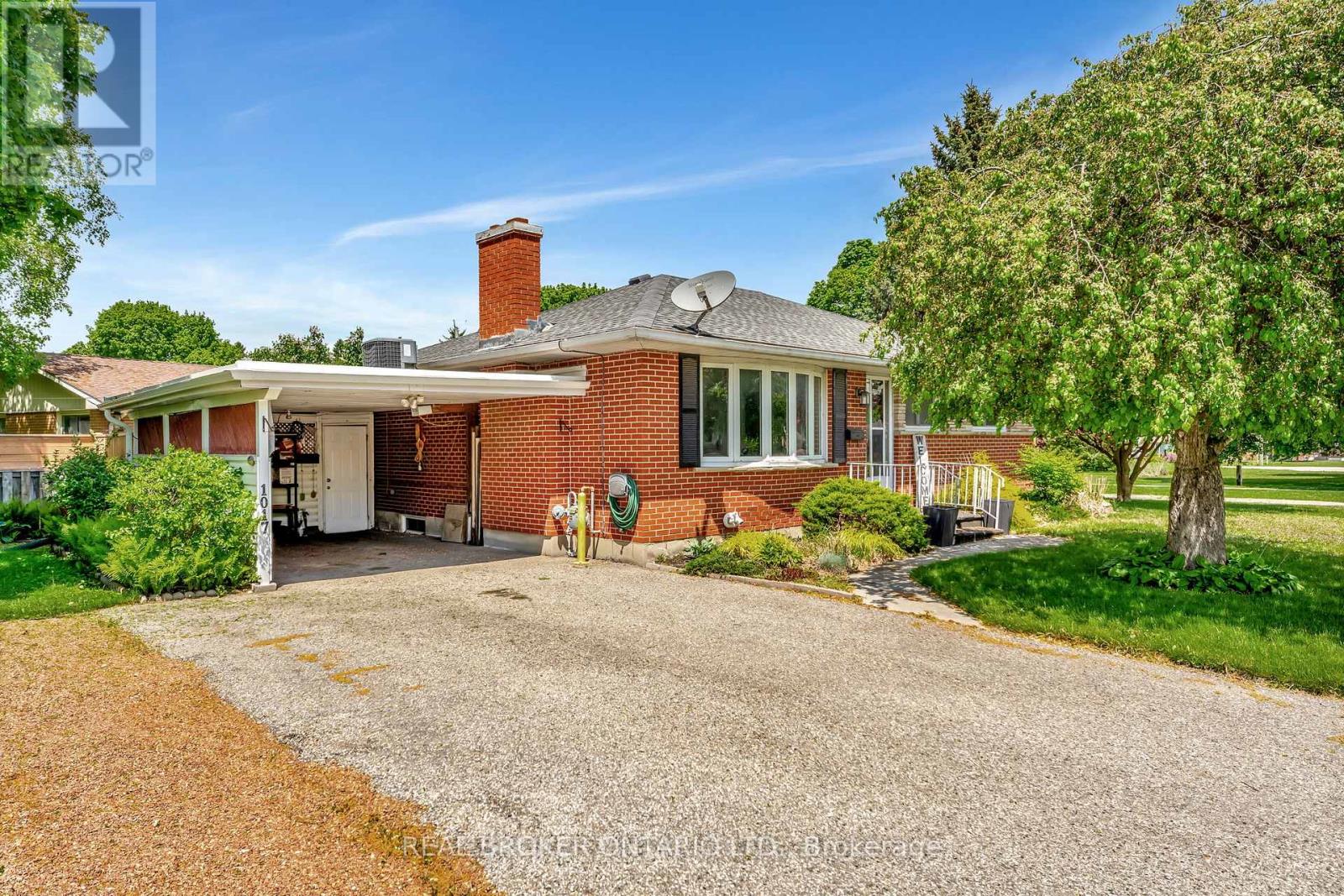 1017 Braeside Street, Woodstock, Ontario  N4S 4T3 - Photo 5 - X12692828