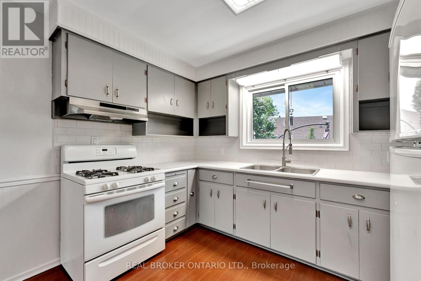 1017 Braeside Street, Woodstock, Ontario  N4S 4T3 - Photo 6 - X12692828