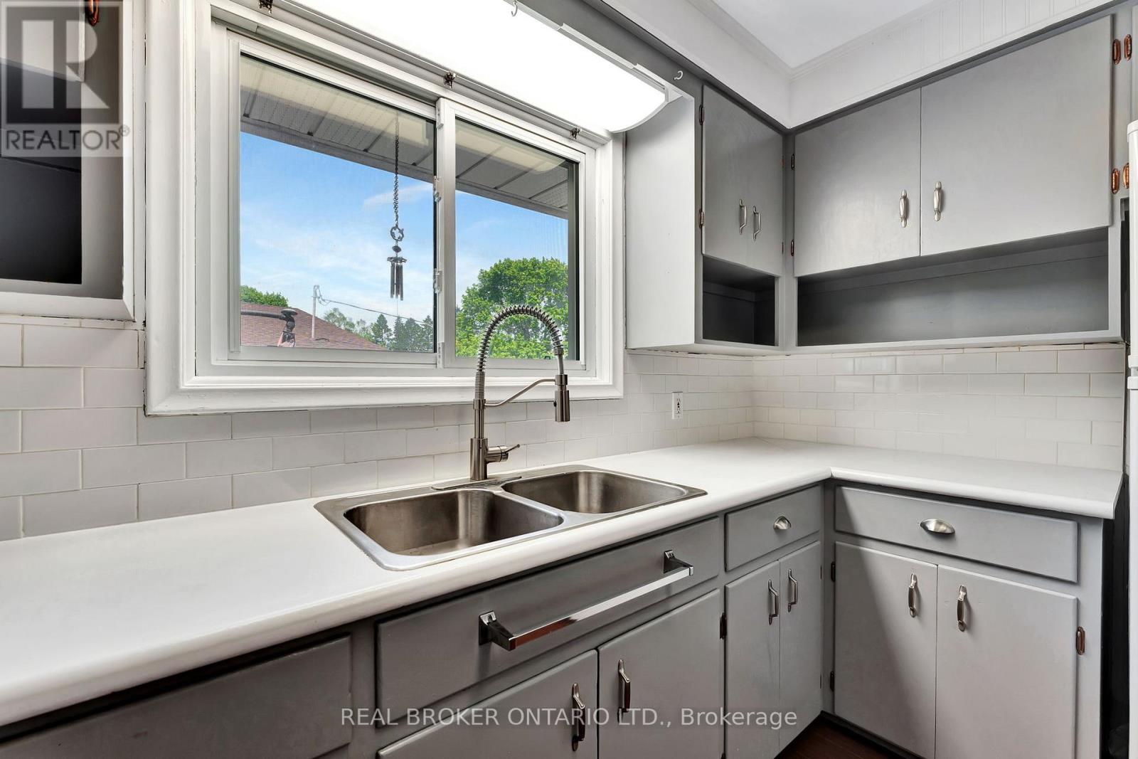 1017 Braeside Street, Woodstock, Ontario  N4S 4T3 - Photo 8 - X12692828