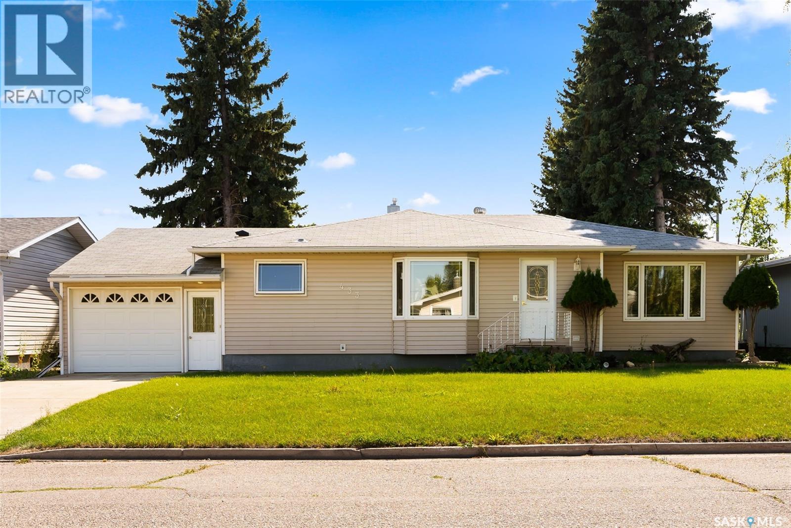 433 9th Avenue W, Melville, Saskatchewan  S0A 2P0 - Photo 1 - SK026759