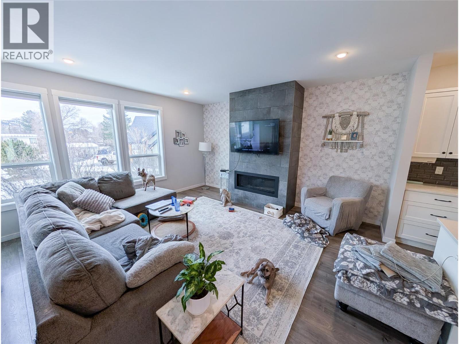 2710 Beachmount Crescent, Kamloops, British Columbia  V2B 0E6 - Photo 2 - 10372082