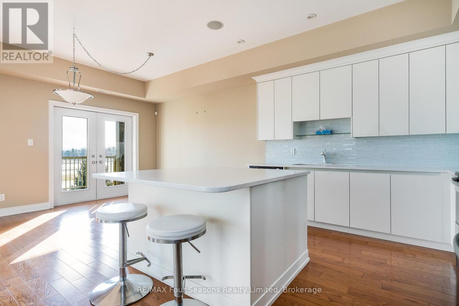 305 - 27 Beaver Street S, Blue Mountains, Ontario  N0H 1J0 - Photo 13 - X12693072