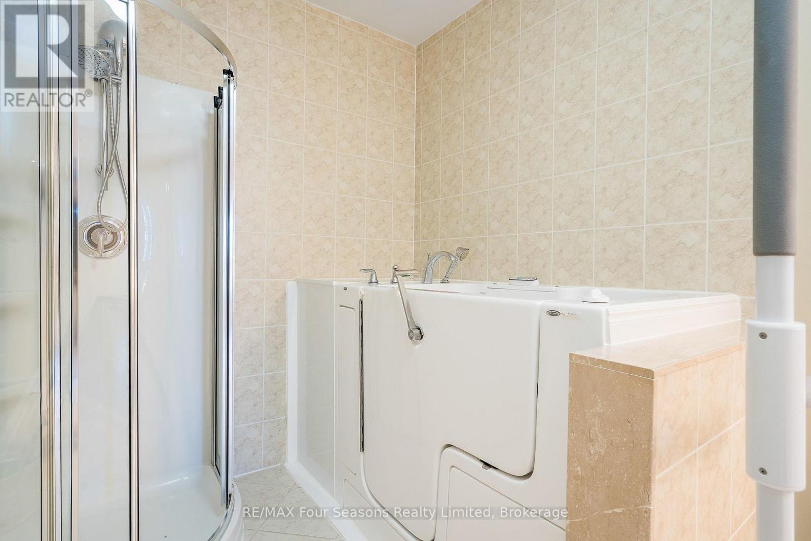 305 - 27 Beaver Street S, Blue Mountains, Ontario  N0H 1J0 - Photo 23 - X12693072