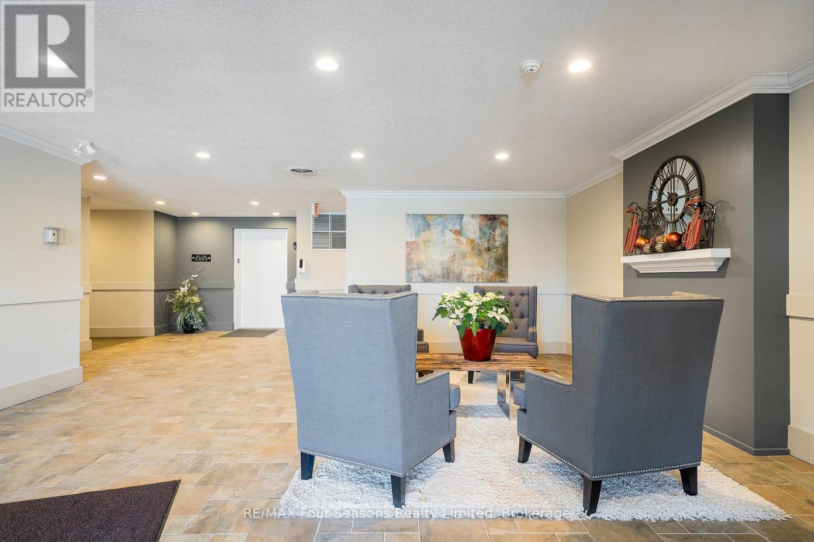 305 - 27 Beaver Street S, Blue Mountains, Ontario  N0H 1J0 - Photo 4 - X12693072