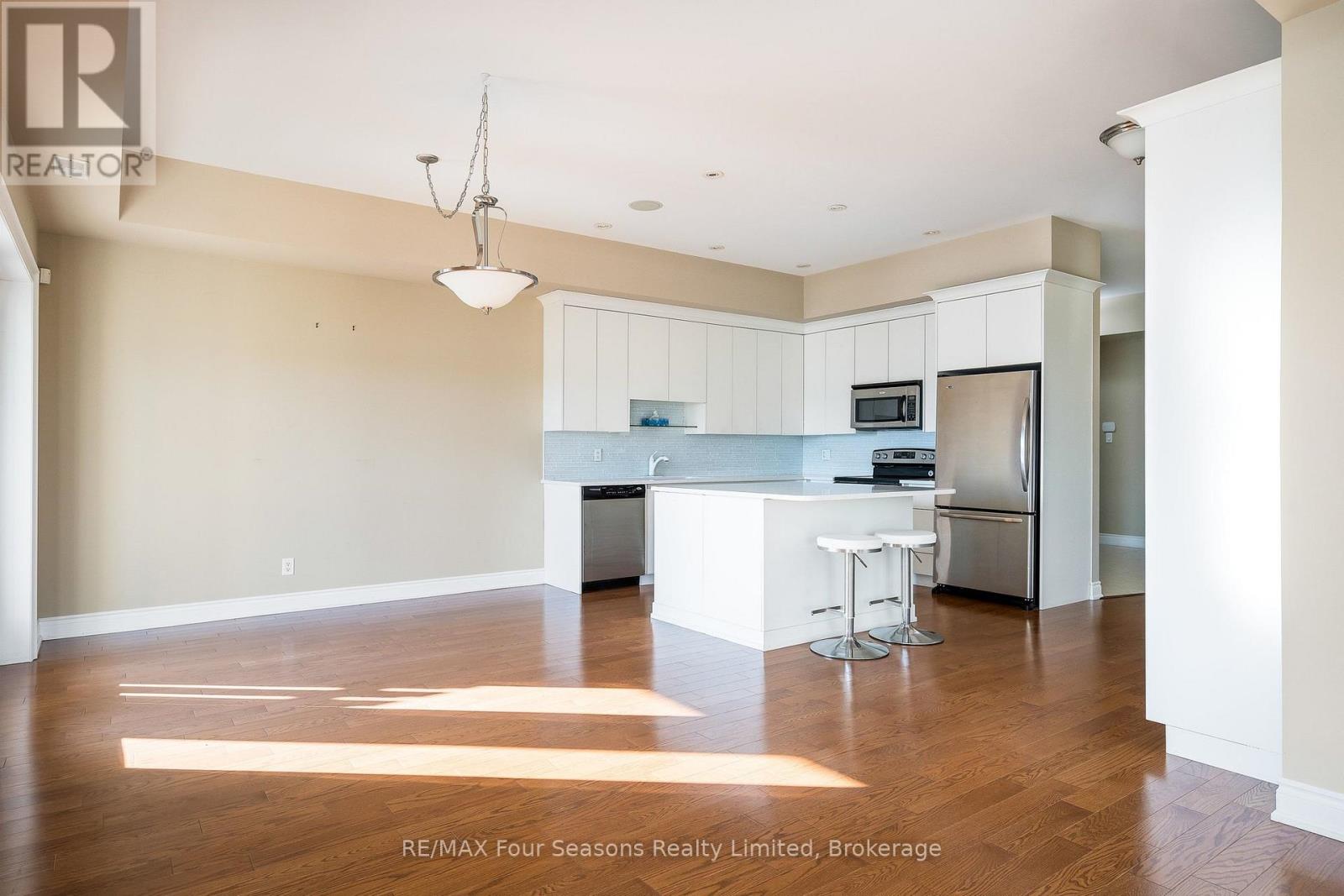 305 - 27 Beaver Street S, Blue Mountains, Ontario  N0H 1J0 - Photo 9 - X12693072