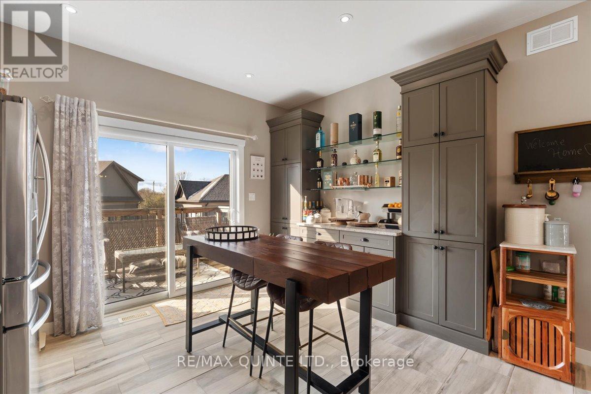 564 Sidney Street, Belleville, Ontario  K8P 4A2 - Photo 21 - X12693070