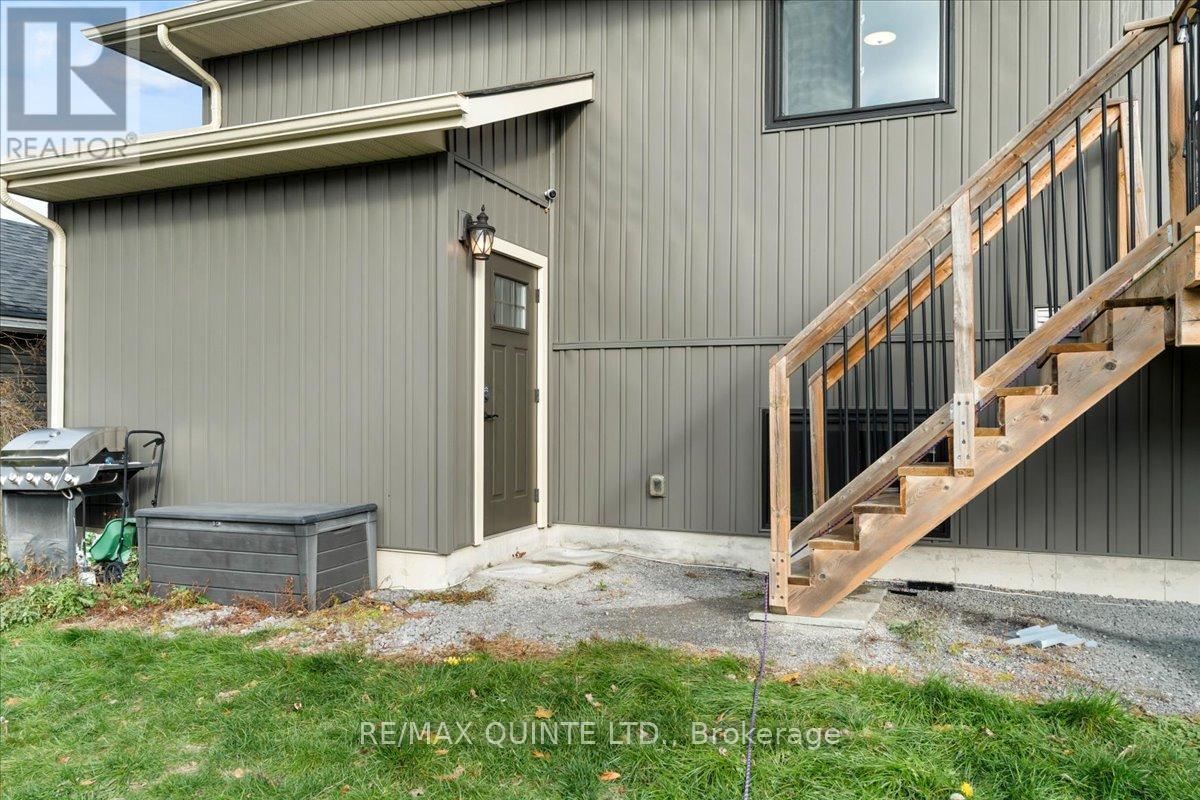 564 Sidney Street, Belleville, Ontario  K8P 4A2 - Photo 37 - X12693070