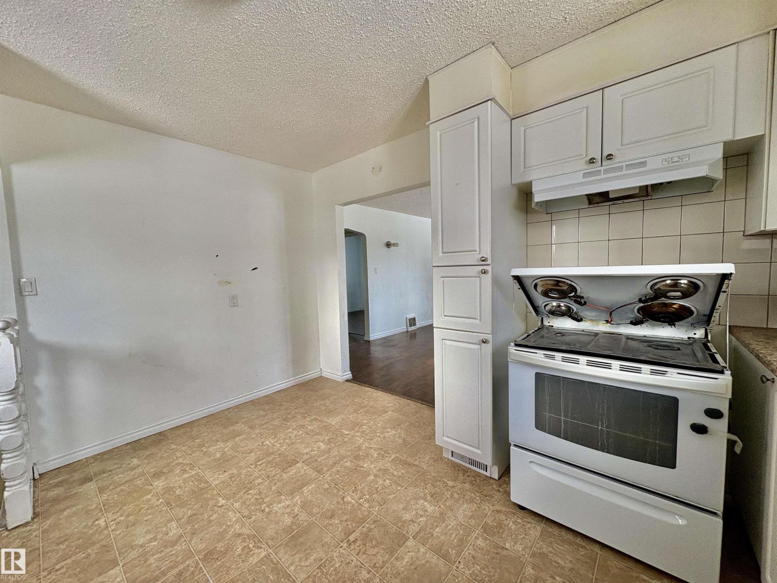 5230 50 St, Camrose, Alberta  T4V 1R5 - Photo 3 - E4469867