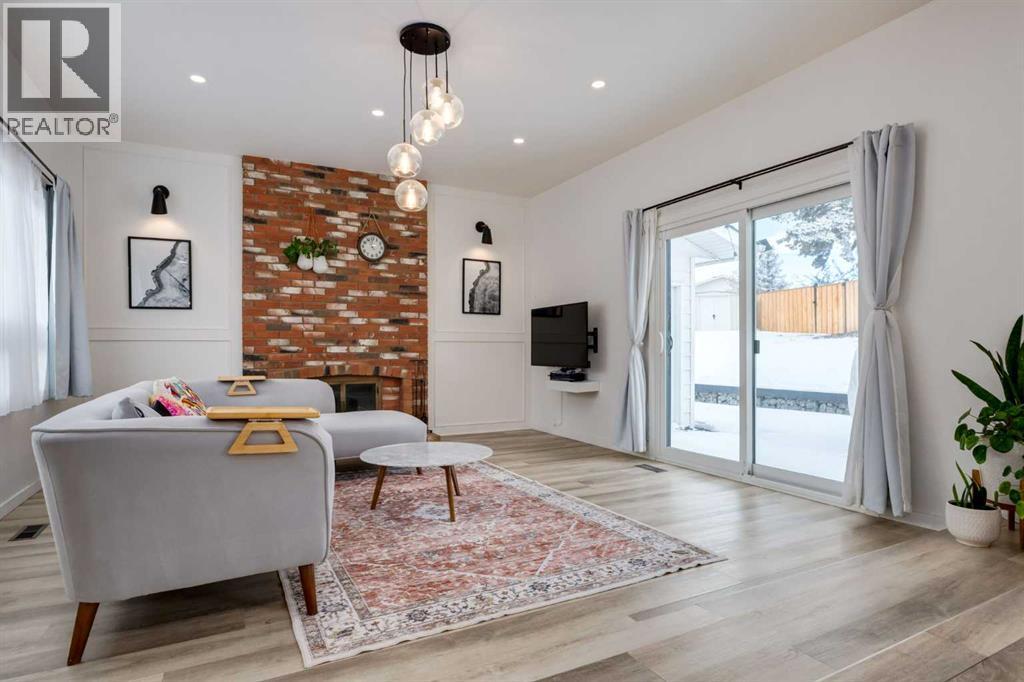 820 Cantrell Place Sw, Calgary, Alberta  T2W 2C3 - Photo 5 - A2278405