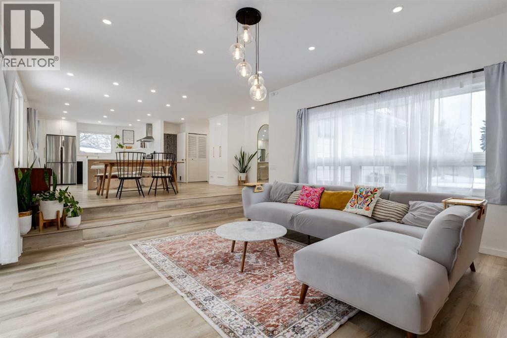 820 Cantrell Place Sw, Calgary, Alberta  T2W 2C3 - Photo 7 - A2278405