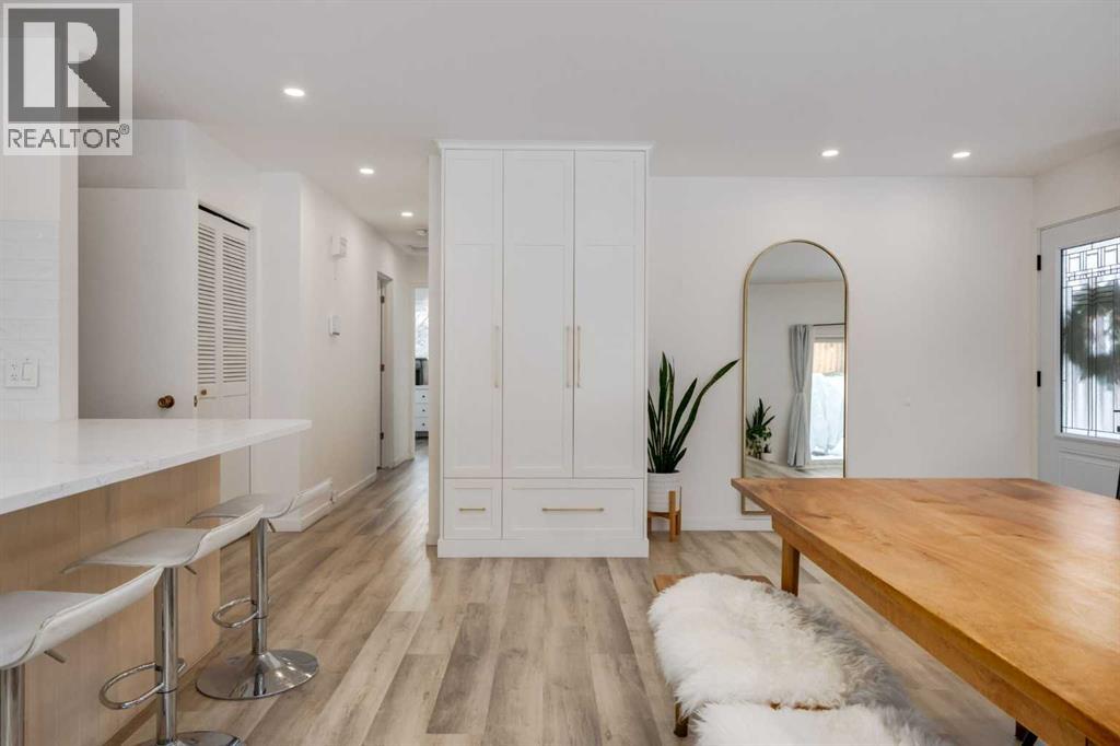 820 Cantrell Place Sw, Calgary, Alberta  T2W 2C3 - Photo 4 - A2278405