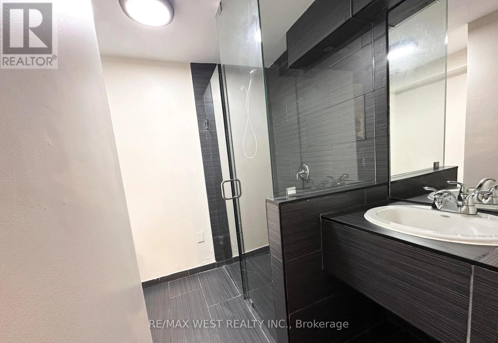 482 Laurentian Avenue, Mississauga, Ontario  L4Z 2K4 - Photo 37 - W12692464