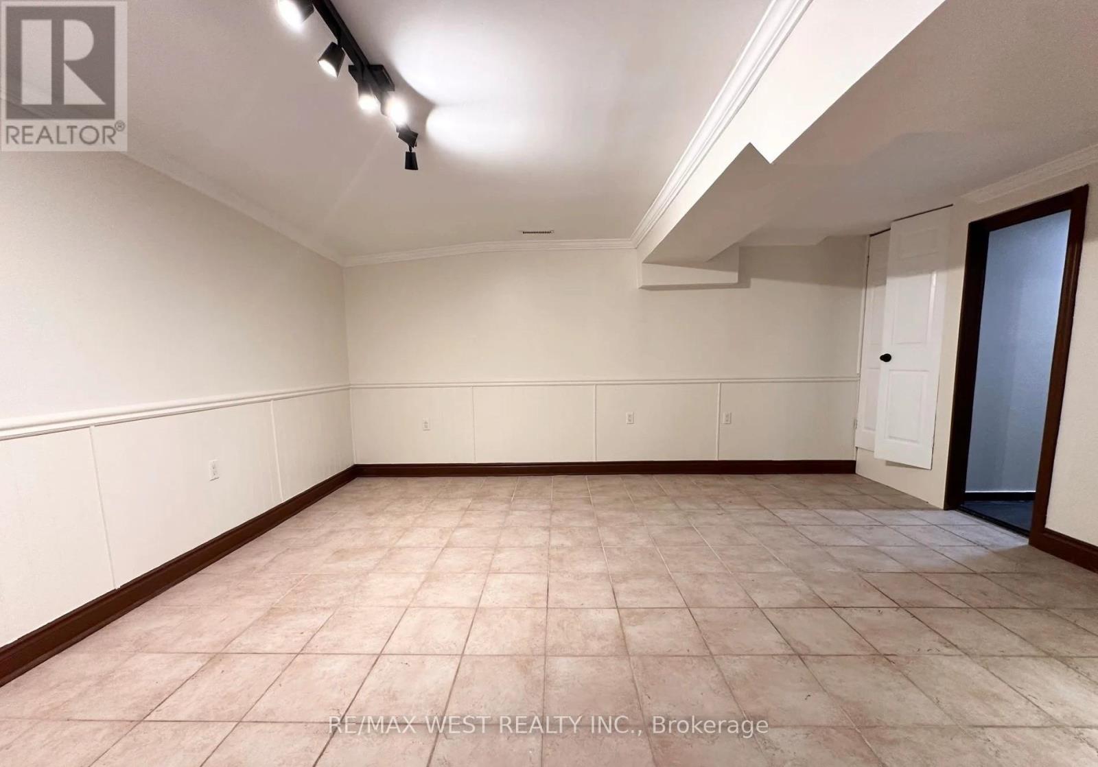 482 Laurentian Avenue, Mississauga, Ontario  L4Z 2K4 - Photo 35 - W12692464