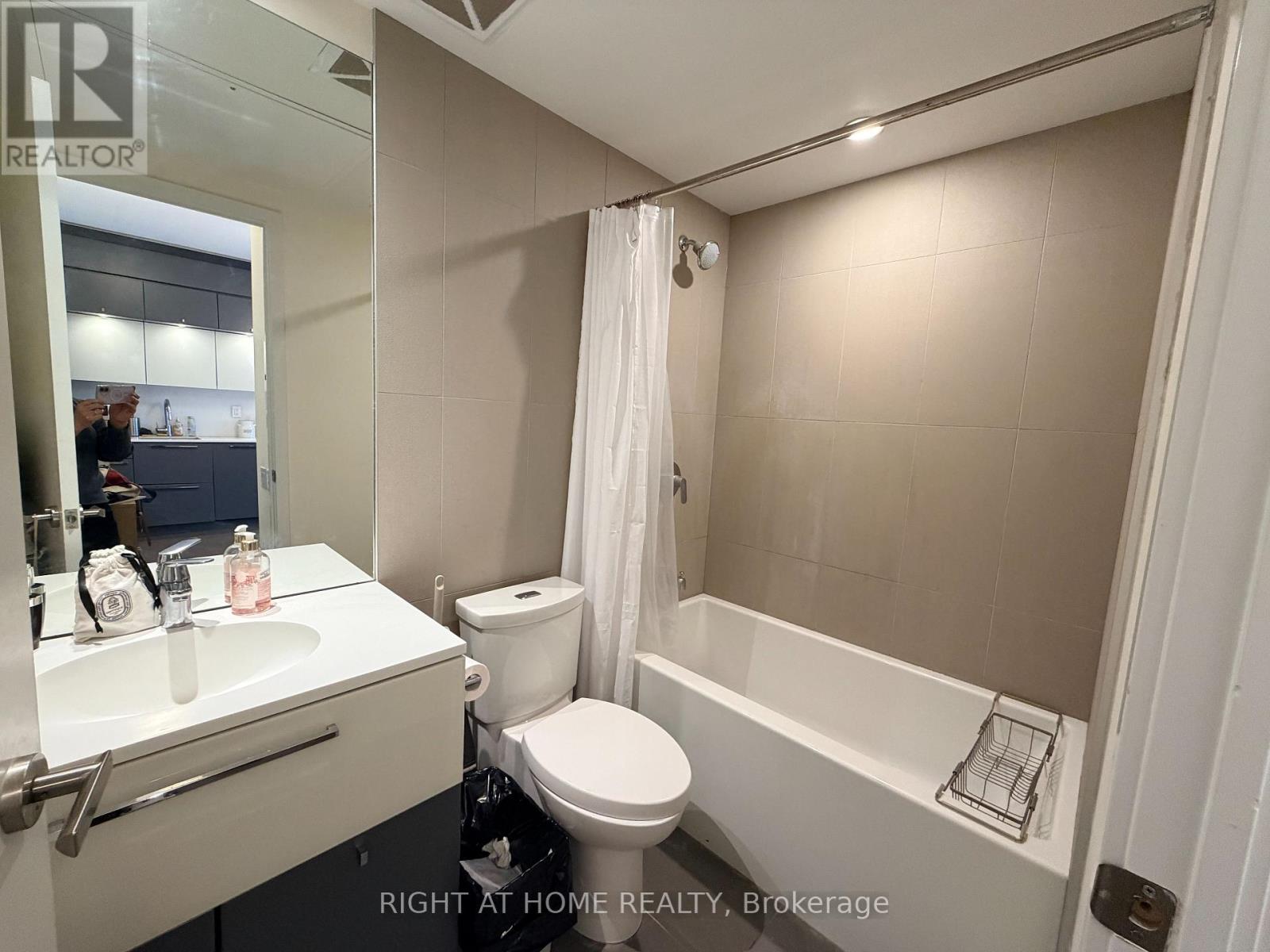 3206 - 15 Grenville Street, Toronto, Ontario  M4Y 0B9 - Photo 14 - C12693088