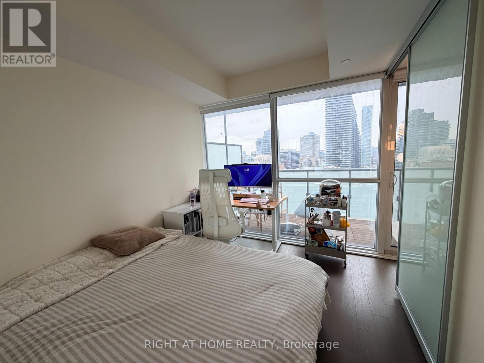 3206 - 15 Grenville Street, Toronto, Ontario  M4Y 0B9 - Photo 16 - C12693088