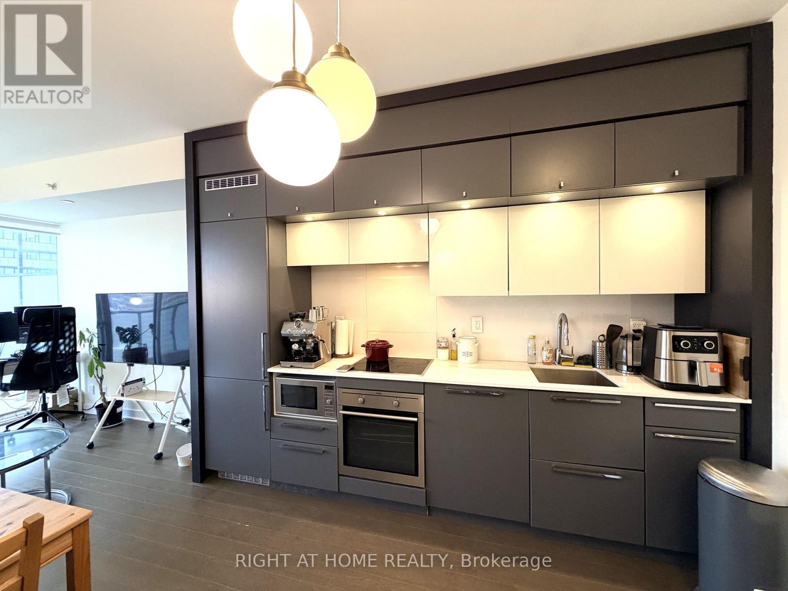 3206 - 15 Grenville Street, Toronto, Ontario  M4Y 0B9 - Photo 6 - C12693088