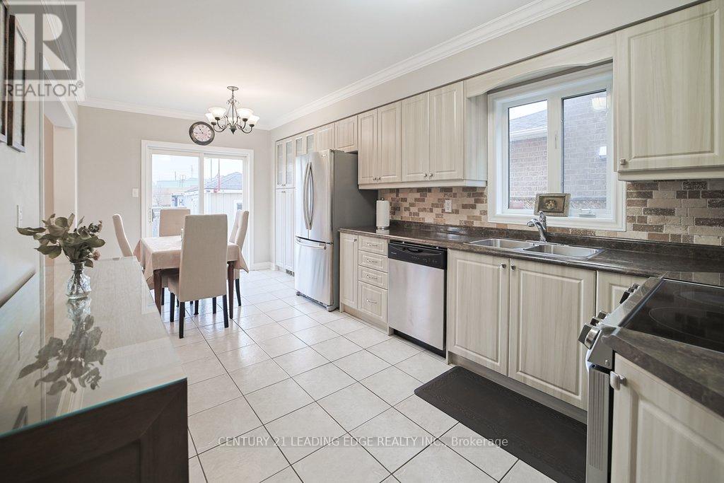 130 Solway Avenue, Vaughan, Ontario  L6A 2X2 - Photo 10 - N12693048