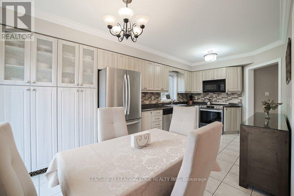 130 Solway Avenue, Vaughan, Ontario  L6A 2X2 - Photo 11 - N12693048