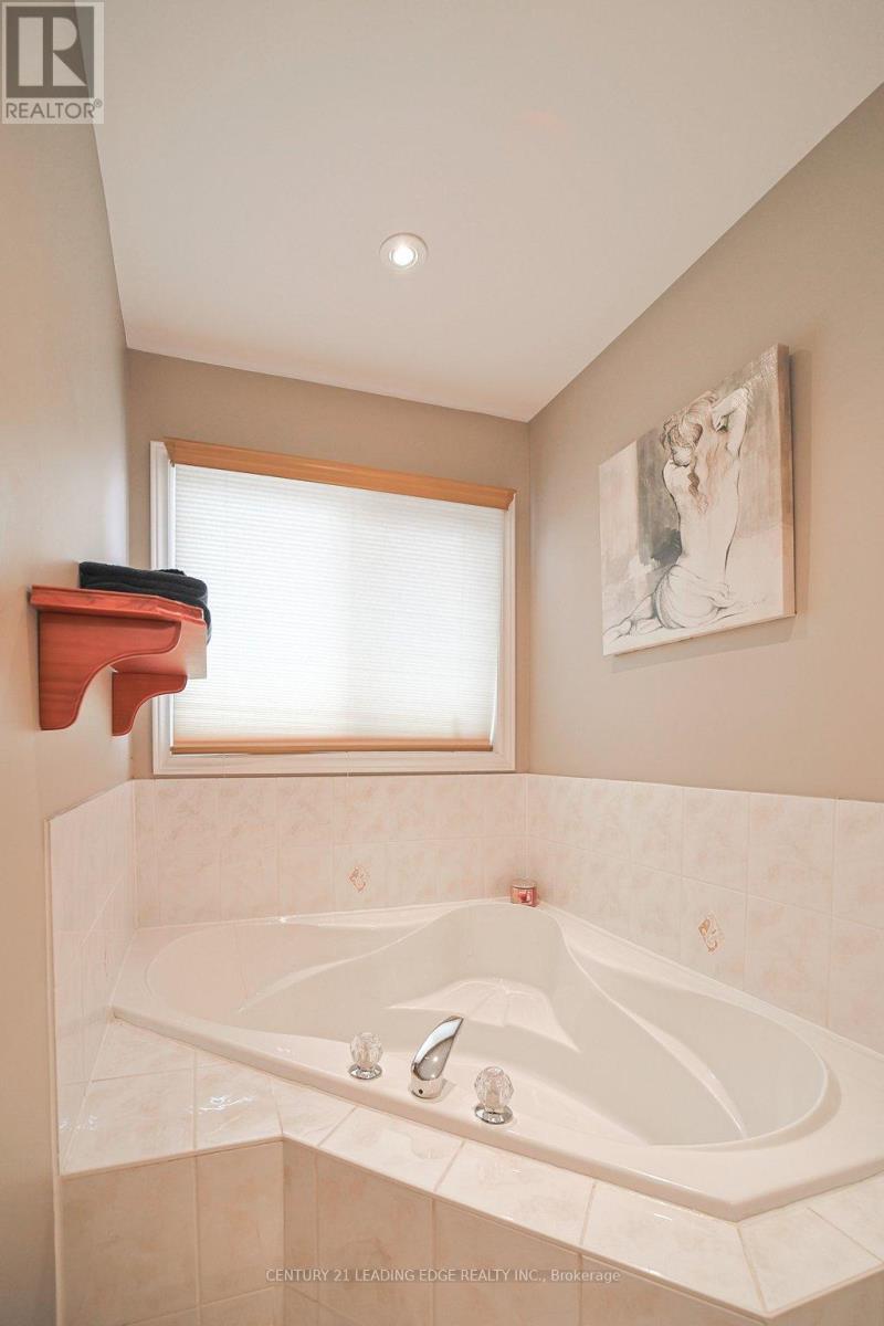 130 Solway Avenue, Vaughan, Ontario  L6A 2X2 - Photo 25 - N12693048