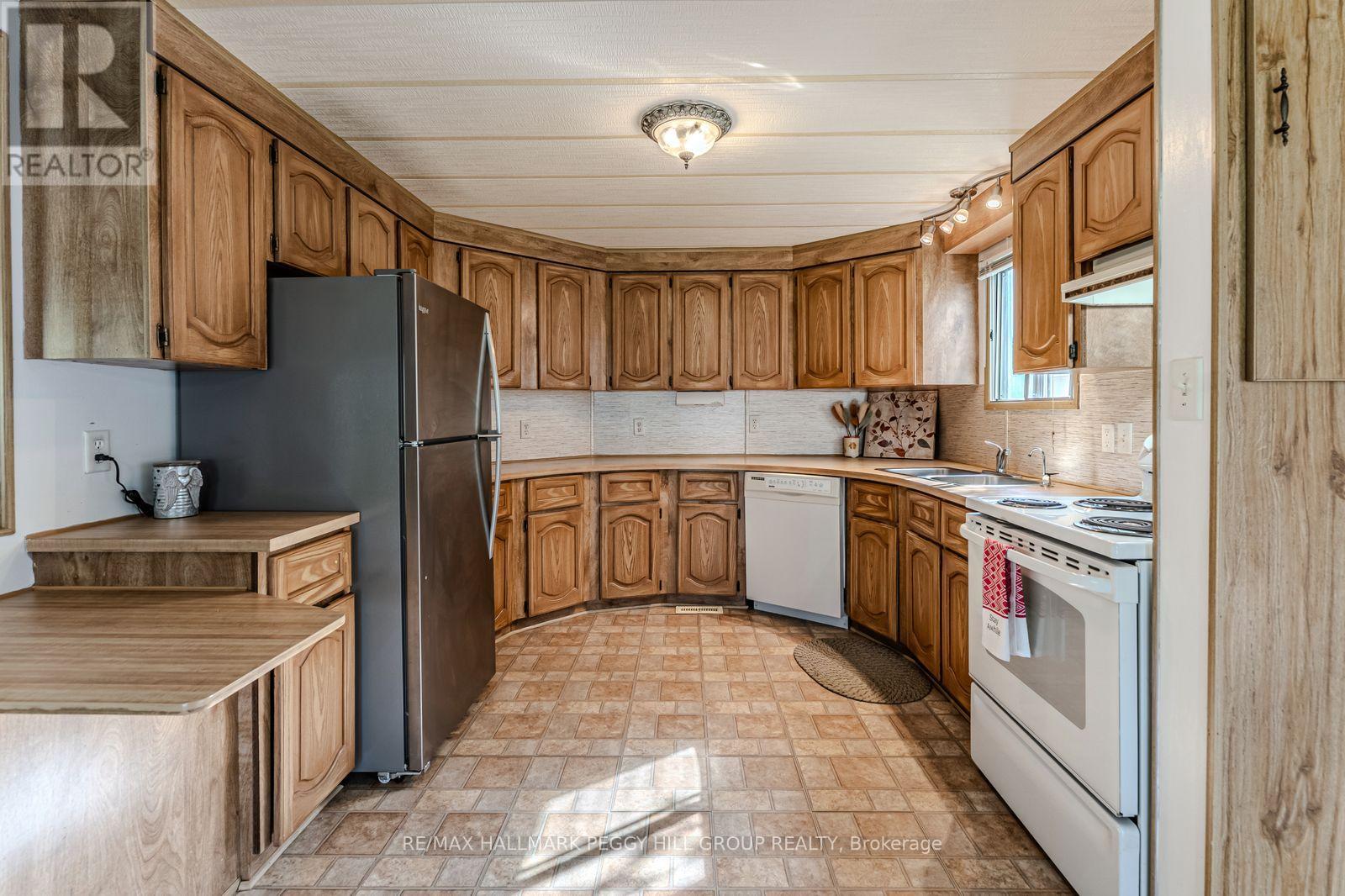 15 Riverview Circle, Innisfil, Ontario  L9S 1M3 - Photo 5 - N12693066