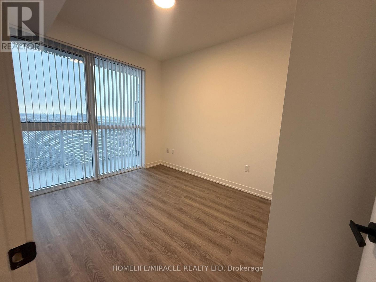 2005 - 28 Interchange Way, Vaughan, Ontario  L4K 0P8 - Photo 5 - N12693084