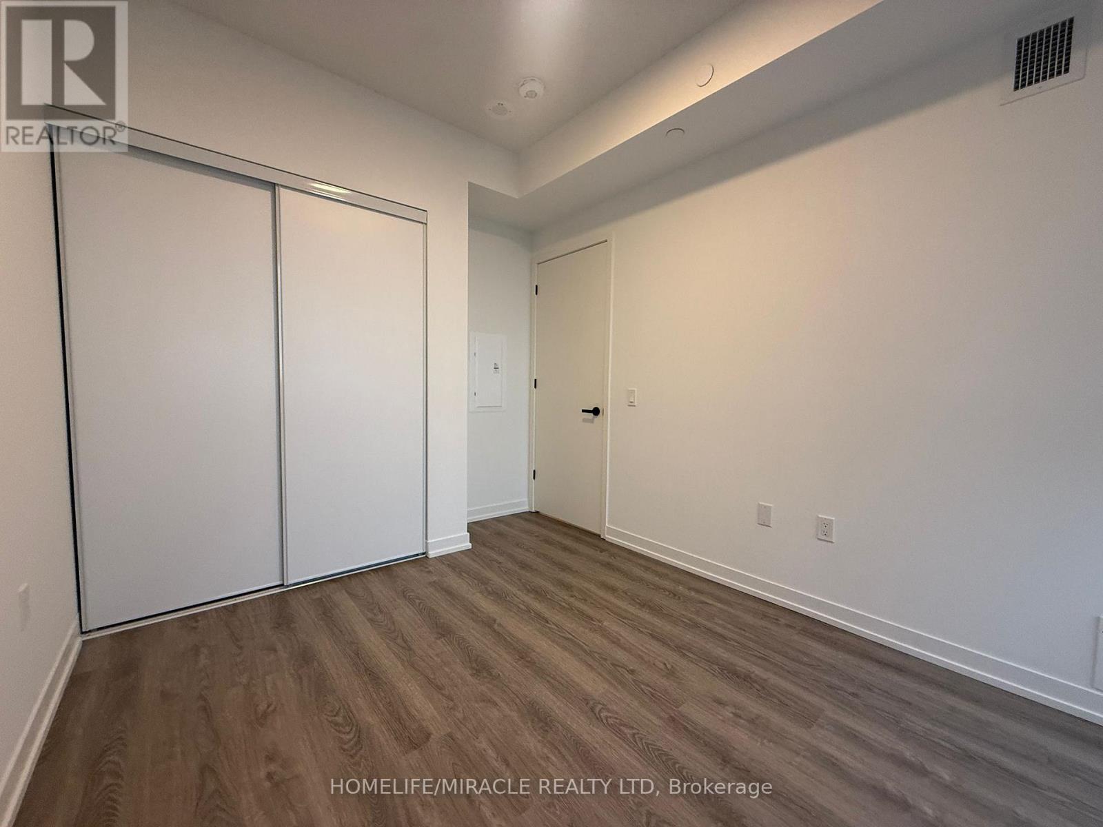 2005 - 28 Interchange Way, Vaughan, Ontario  L4K 0P8 - Photo 7 - N12693084