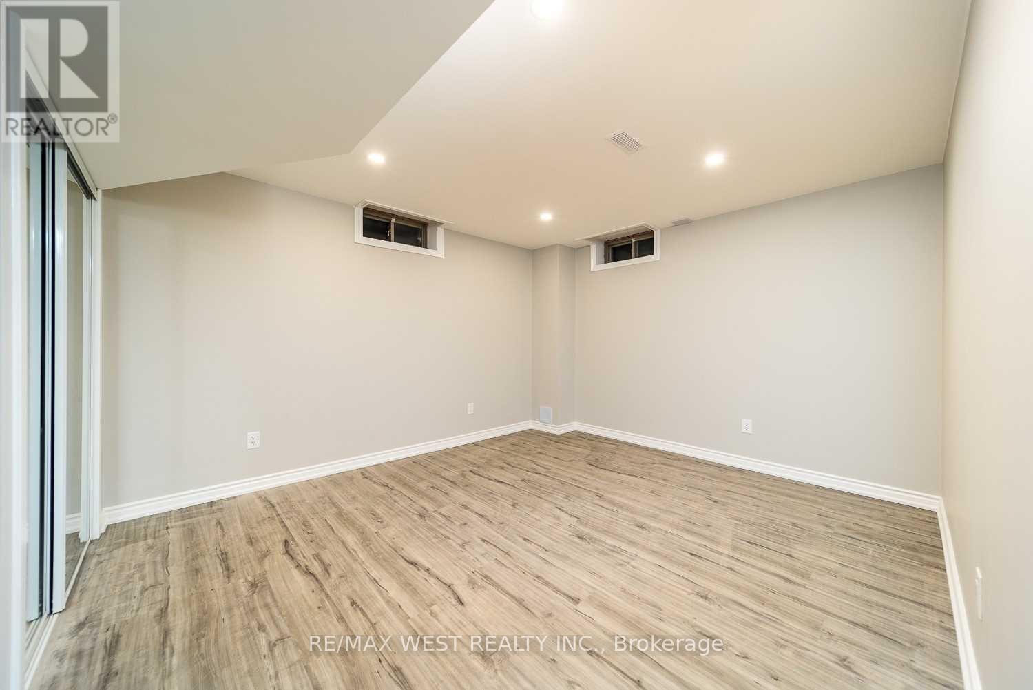 Lower - 111 Ironside Drive, Vaughan, Ontario  L4H 4C4 - Photo 9 - N12491658