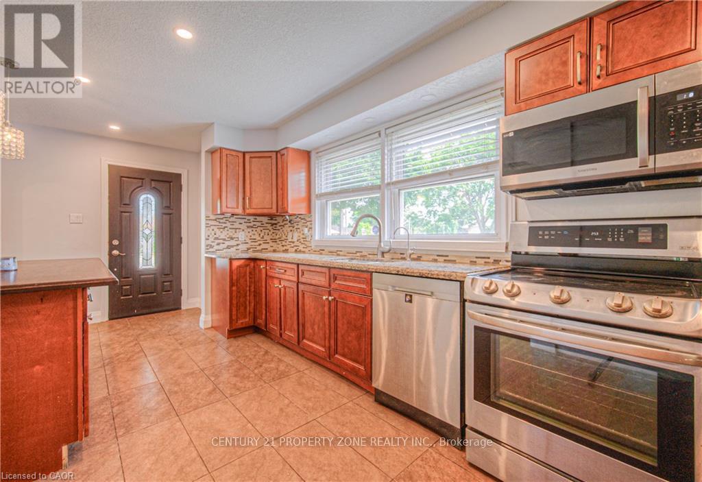 Upper - 169 Bruce Street, Kitchener, Ontario  N2B 1Z2 - Photo 5 - X12691298