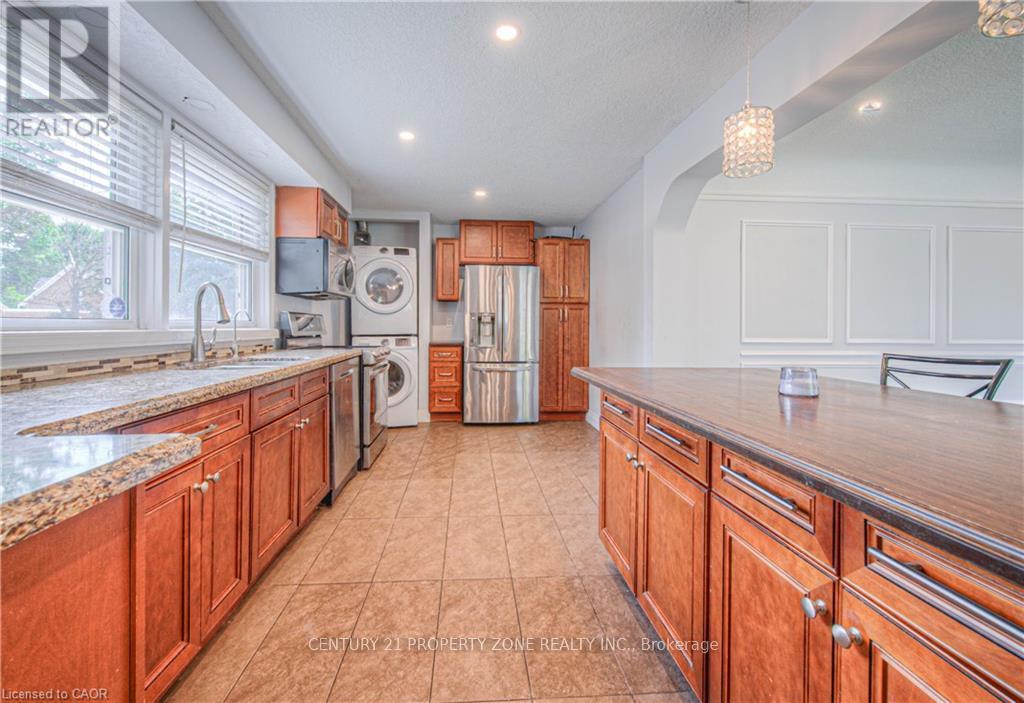 Upper - 169 Bruce Street, Kitchener, Ontario  N2B 1Z2 - Photo 3 - X12691298