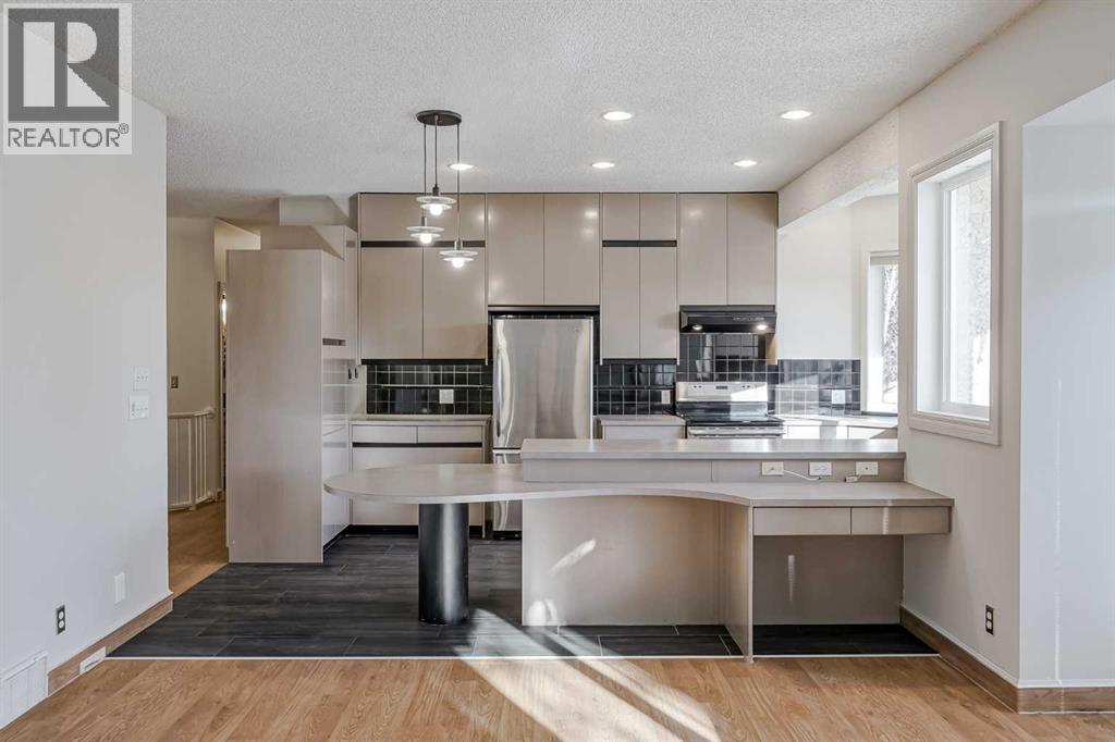 127 Canterbury Court Sw, Calgary, Alberta  T2W 6C1 - Photo 13 - A2269104