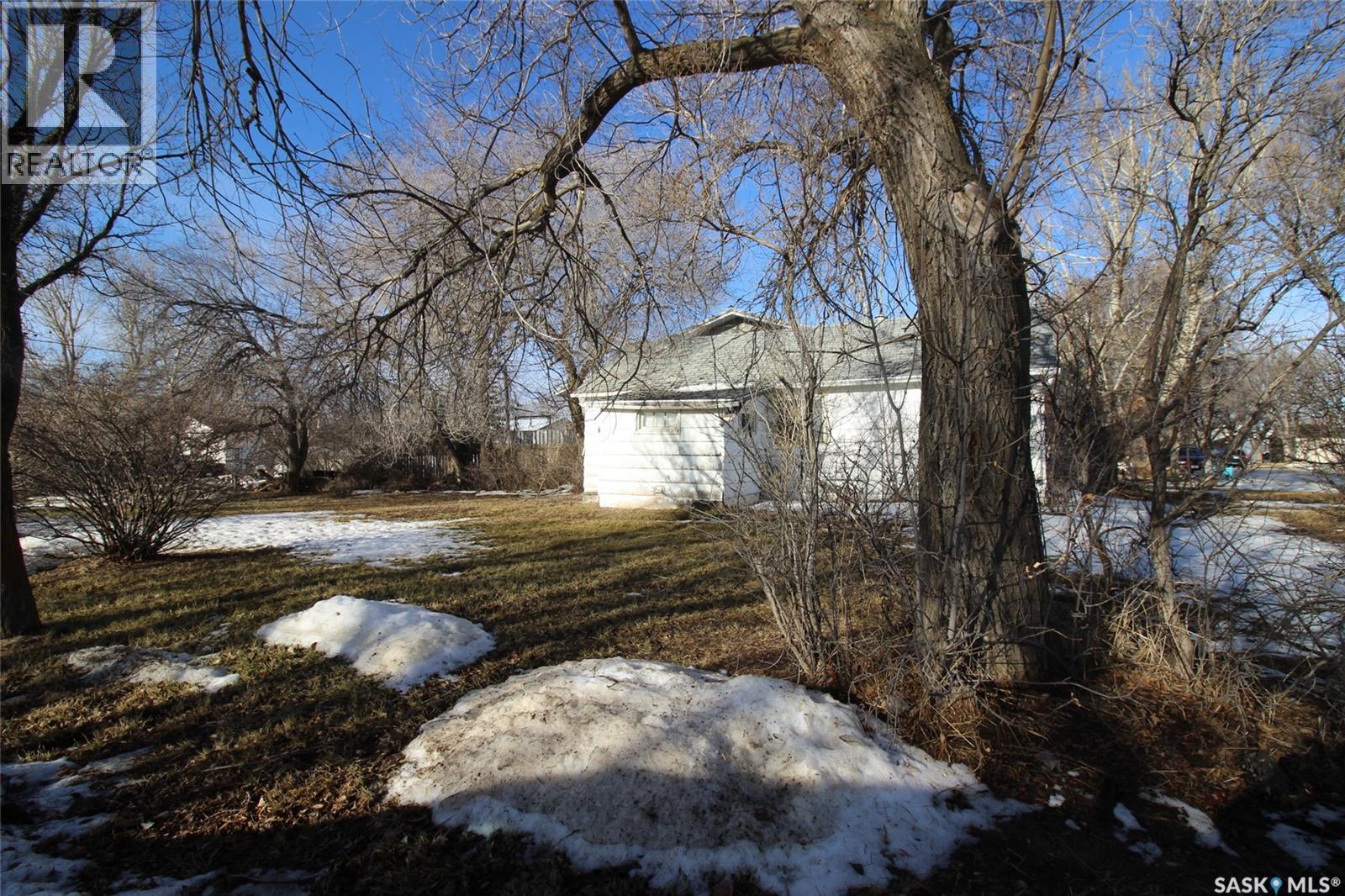 605 3rd Street W, Shaunavon, Saskatchewan  S0N 2M0 - Photo 2 - SK026741