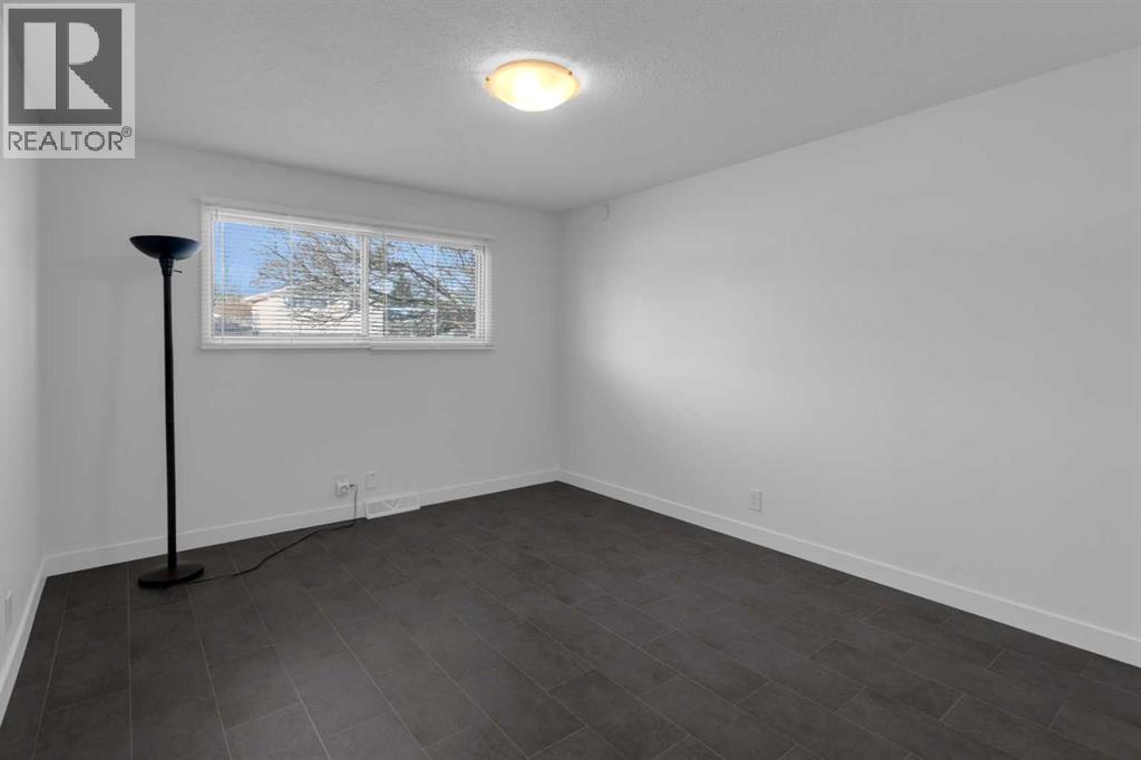 6312 Thorncliffe Drive Nw, Calgary, Alberta  T2K 3A7 - Photo 12 - A2278293