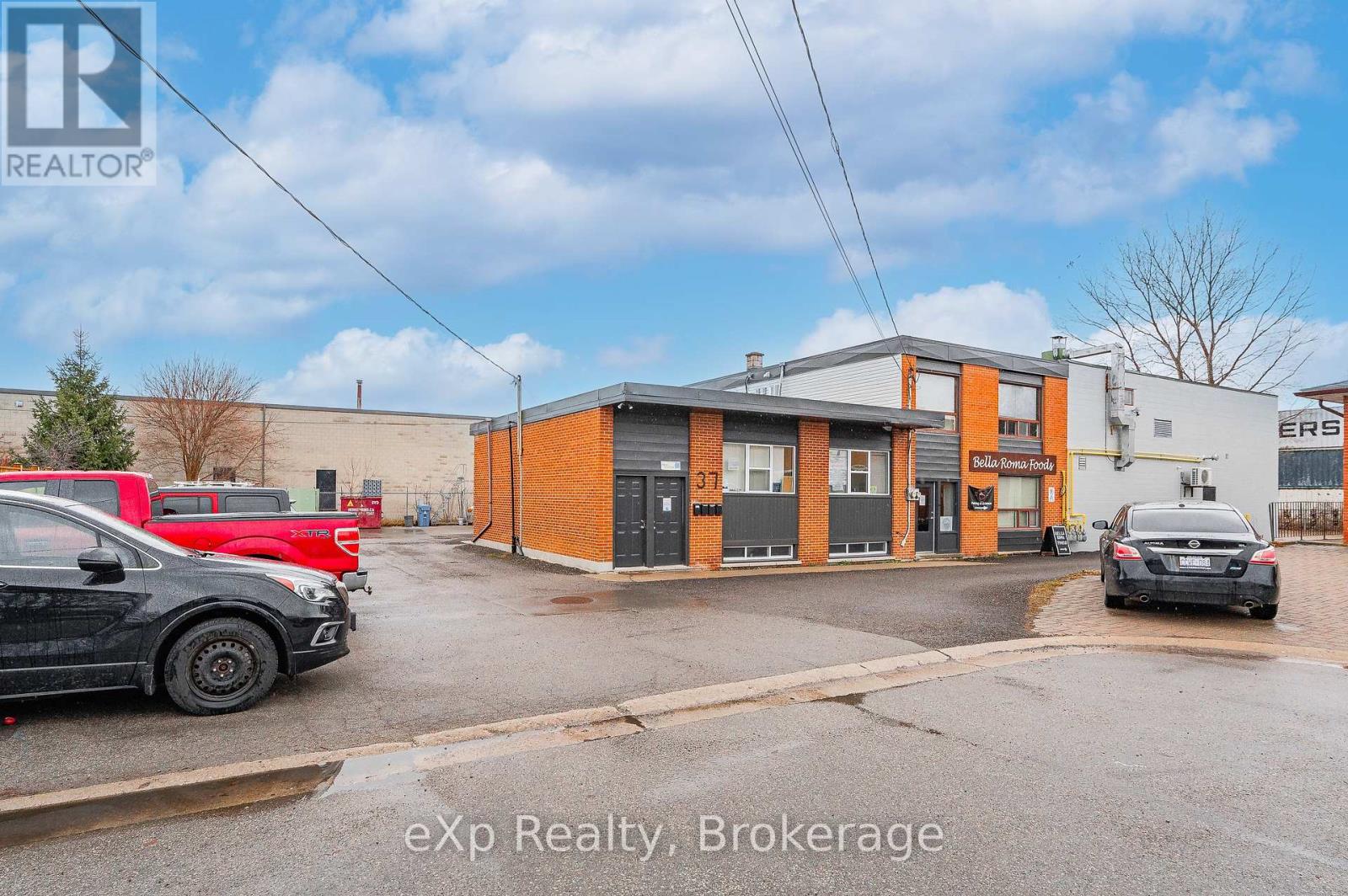 B - 37 Empire Street, Guelph (St. Patrick's Ward), Ontario  N1E 2Y4 - Photo 2 - X12693286