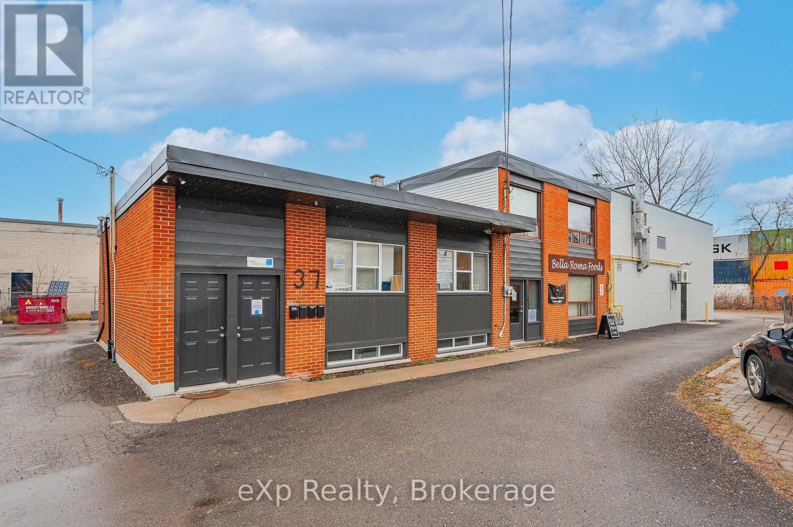 B - 37 Empire Street, Guelph (St. Patrick's Ward), Ontario  N1E 2Y4 - Photo 4 - X12693286