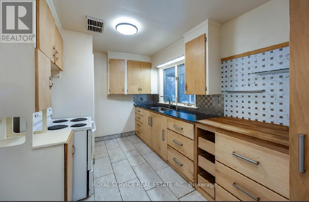 1 Acadia Drive, Cobourg, Ontario  K9A 1T8 - Photo 11 - X12693240