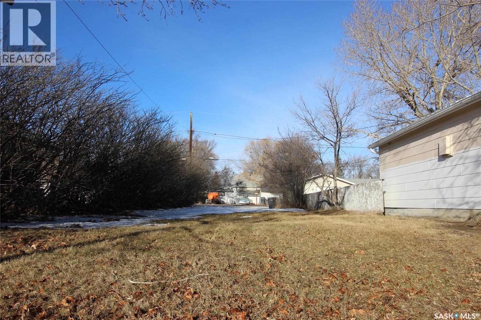 289 2nd Avenue E, Shaunavon, Saskatchewan  S0N 2M0 - Photo 2 - SK026712