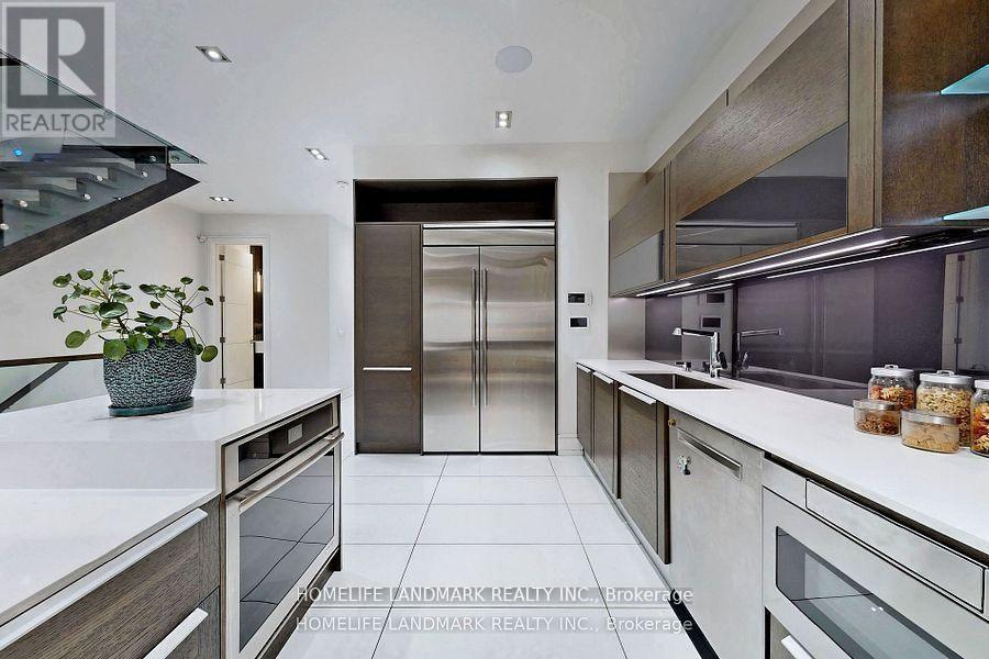 301 Jedburgh Road, Toronto, Ontario  M5M 3K5 - Photo 10 - C12656556