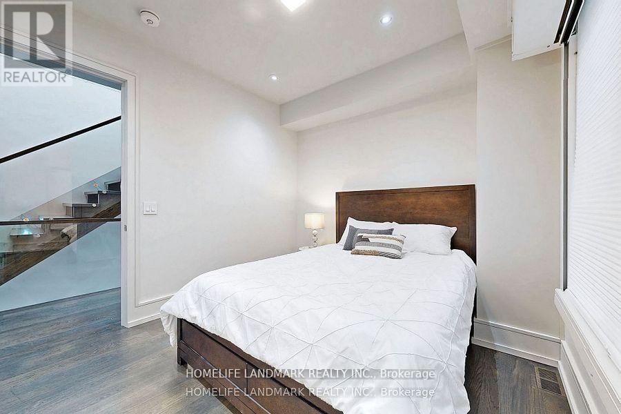 301 Jedburgh Road, Toronto, Ontario  M5M 3K5 - Photo 16 - C12656556