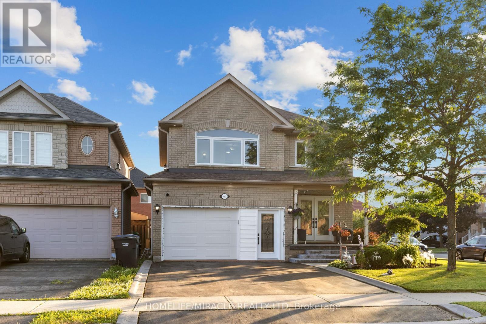 44 Newark Way, Brampton, Ontario  L7A 2W8 - Photo 14 - W12439403