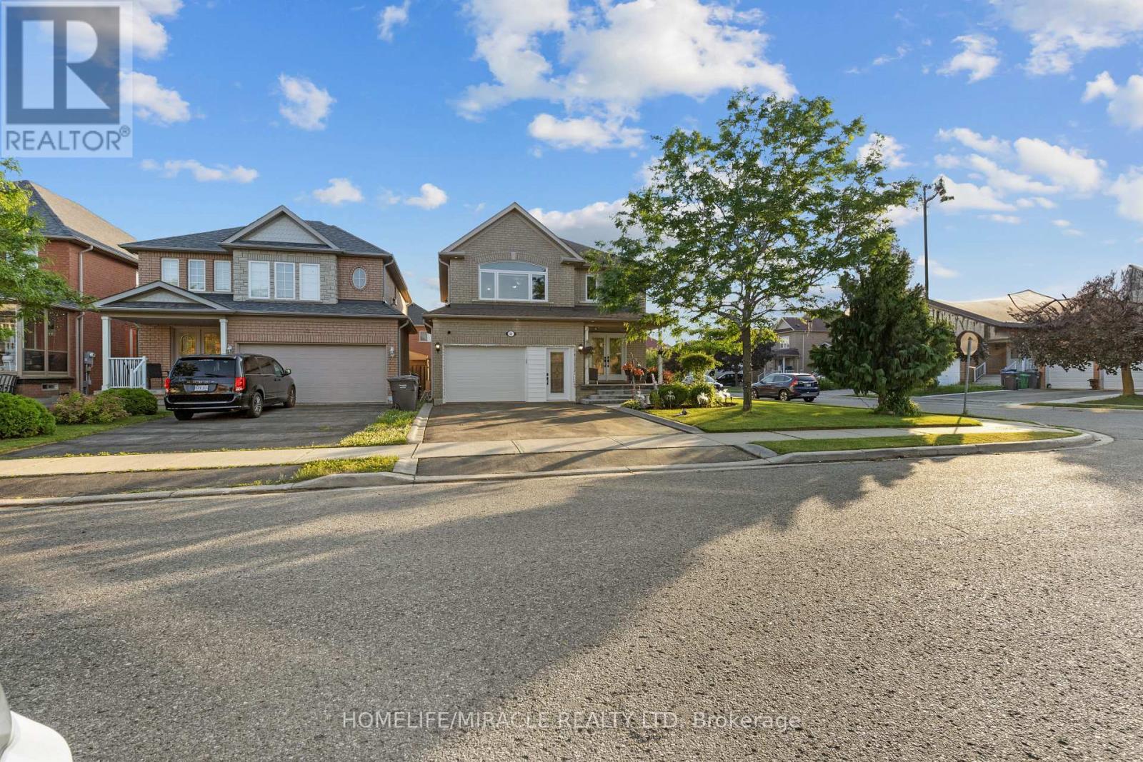 44 Newark Way, Brampton, Ontario  L7A 2W8 - Photo 12 - W12439403