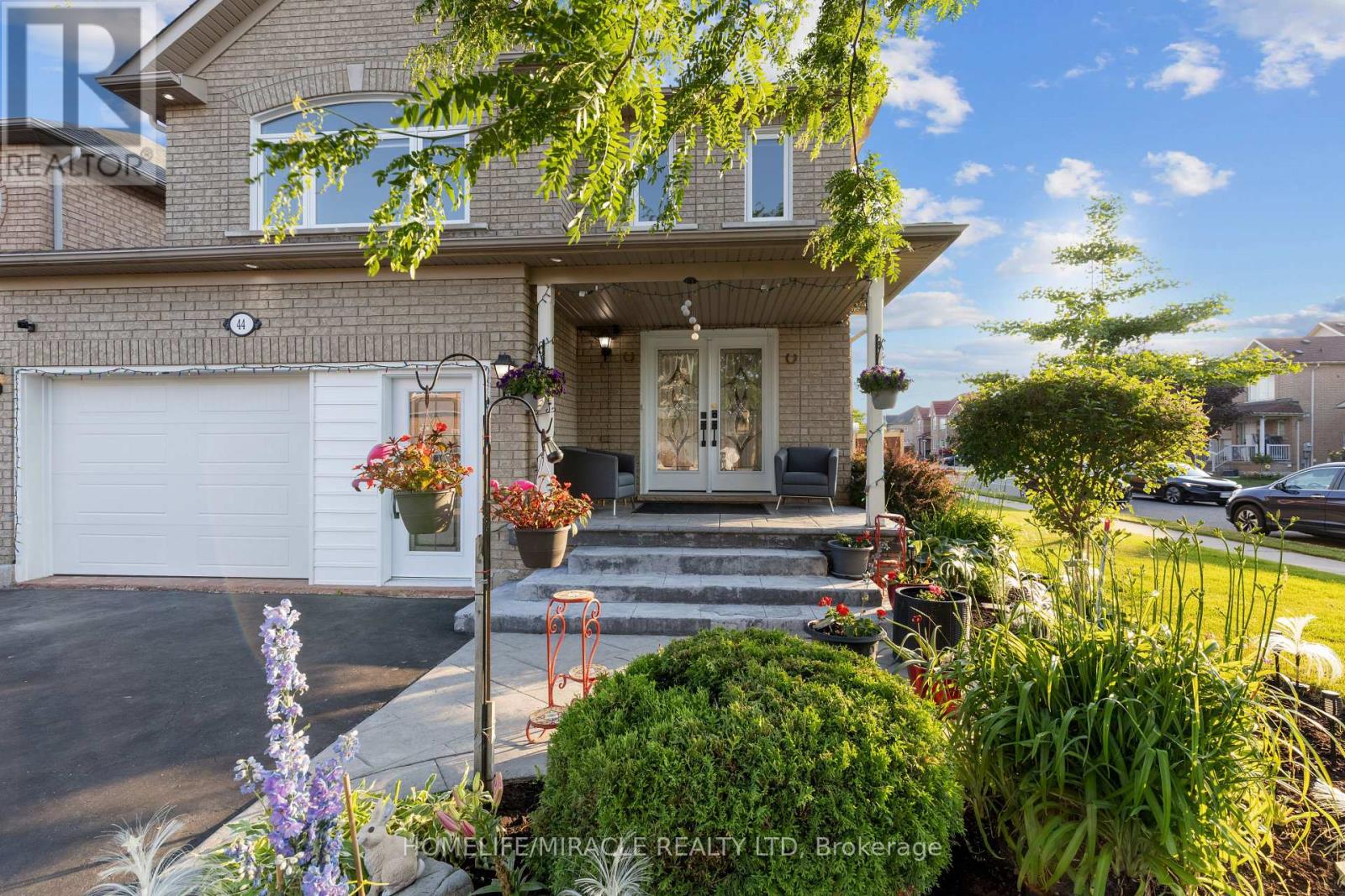 44 Newark Way, Brampton, Ontario  L7A 2W8 - Photo 15 - W12439403