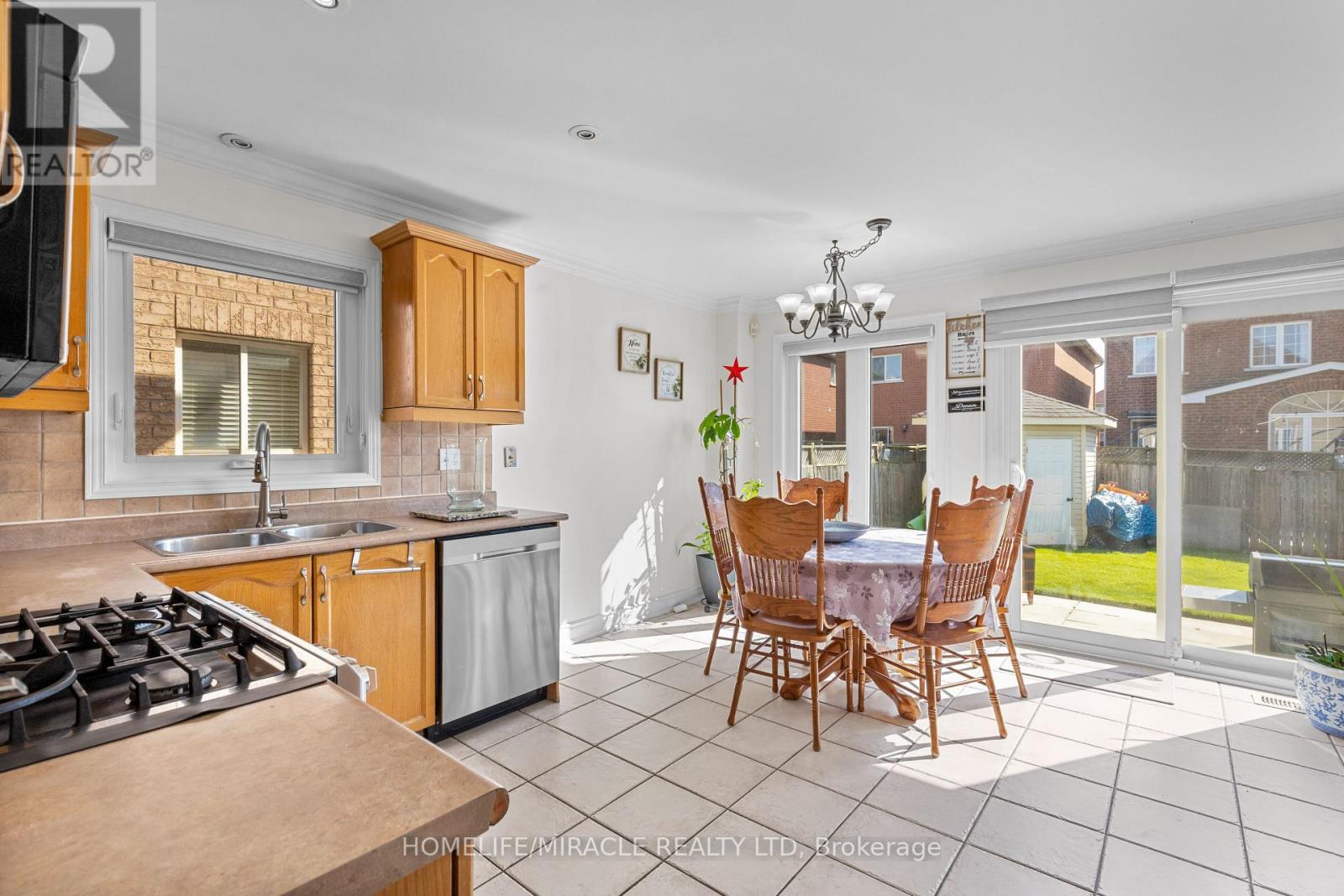 44 Newark Way, Brampton, Ontario  L7A 2W8 - Photo 27 - W12439403