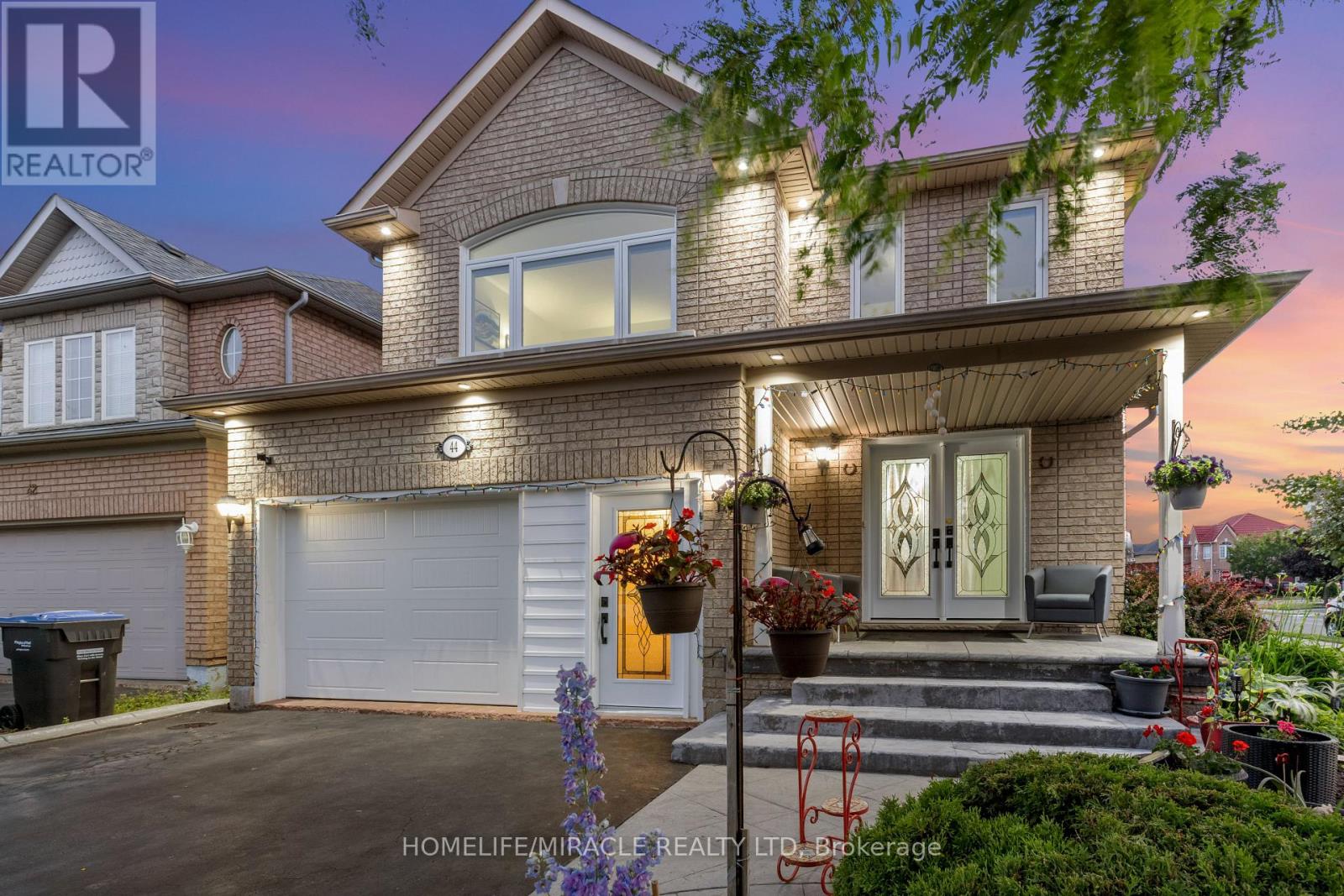 44 Newark Way, Brampton, Ontario  L7A 2W8 - Photo 4 - W12439403