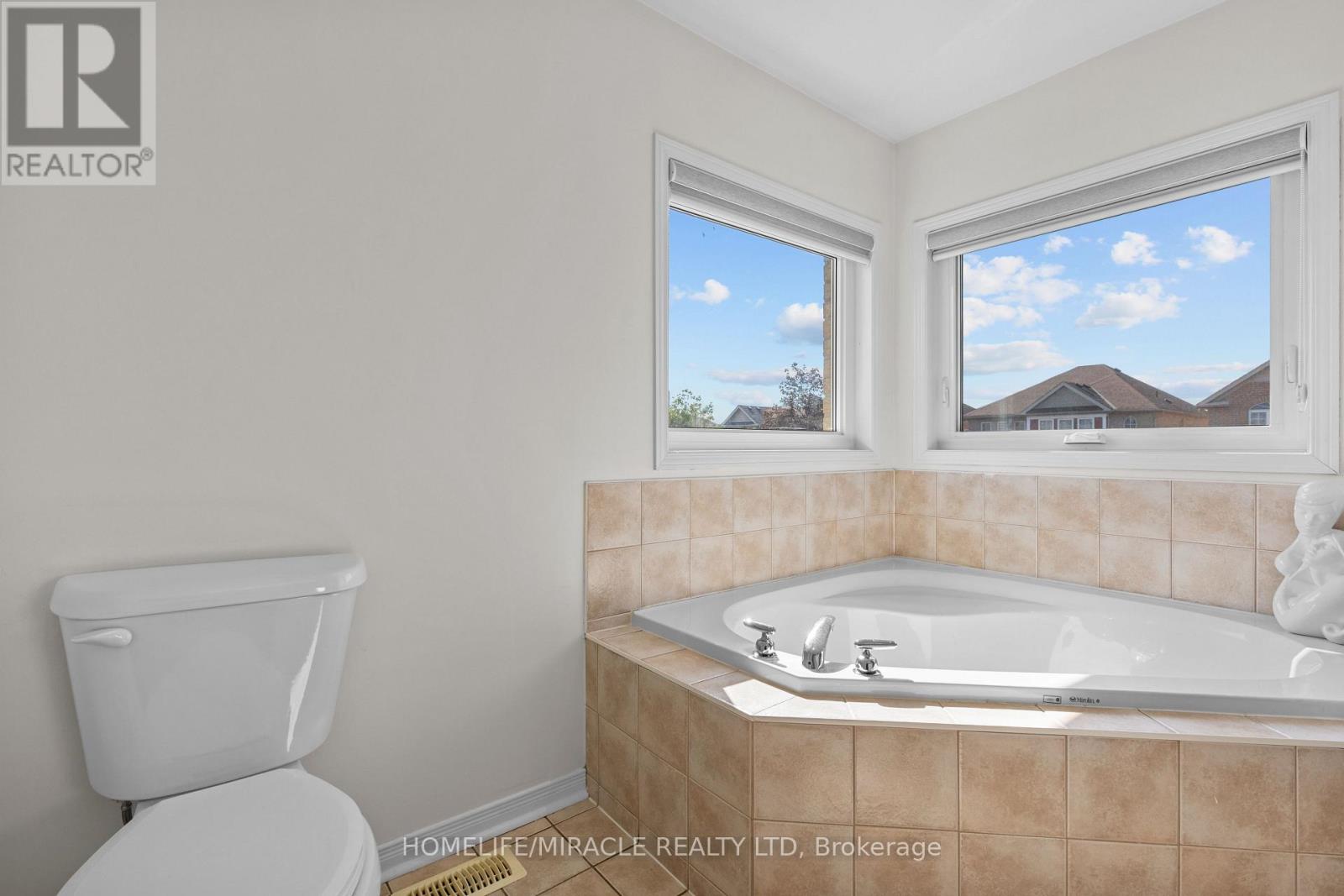 44 Newark Way, Brampton, Ontario  L7A 2W8 - Photo 34 - W12439403